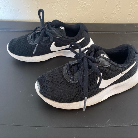 Toddler Nike lace up shoes - Picture 2 of 5